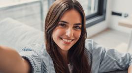 Instagram face: neskutečná a uniformní krása, která dohání k úzkostem i předčasným estetickým zásahům