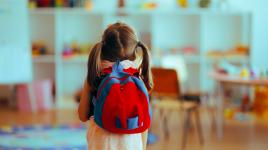 Logika, která nám nedává spát: „Na obědy pro děti nemám. Cigaretu a páteční pivko si ale neodpustím.“