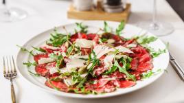 Carpaccio: poradíme, jak s tenkými plátky hovězího vykouzlit gurmánský zážitek!