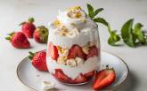 Eton Mess se rozmohl v Anglii ve 30. letech 20. století. Eton Mess se rozmohl v Anglii ve 30. letech 20. století.