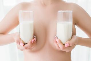 Některé ženy se nezdráhají použít mateřské mléko při vaření.