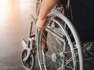 Na invalidním vozíku člověk skončí rychle, ani neví jak.