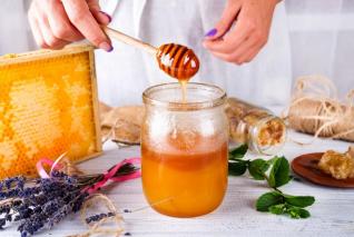 Med patří mezi přírodní antibiotika