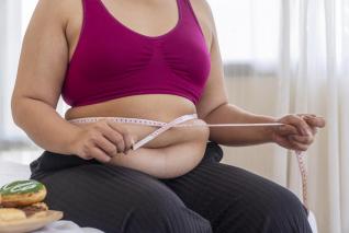 Jak zhubnout břicho? Základem je kalorický deficit.
