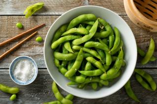 Edamame jsou malé, ale zdraví ohromně prospěšné fazolky.