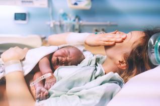 Dárek za porod – dávat, nebo ne?