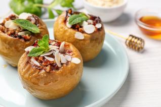 Pečená jablka zvládne připravit každý a výsledek je skvostný. Pečená jablka zvládne připravit každý a výsledek je skvostný.