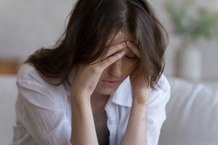 Migréna není jen bolest hlavy. Má celou řadu dalších pěkně nepříjemných symptomů.