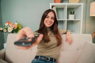 Politiku sledovat může, ale nemusíš. A my ti poradíme, jak na to, když se rozhodneš ji sledovat. Politiku sledovat může, ale nemusíš. A my ti poradíme, jak na to, když se rozhodneš ji sledovat.