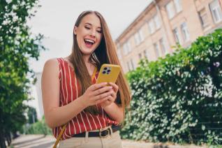 Bombardování láskou je manipulativní technika. Pozor na to.