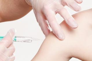 V dnešní době je trendy odmítat očkování. Je to ale vhodné?