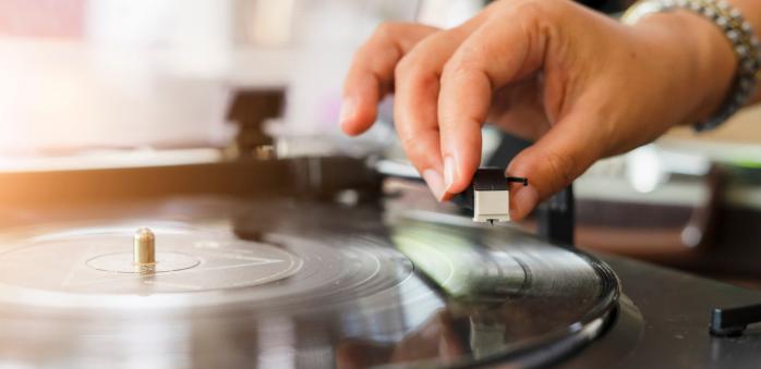 Napadlo tě někdy, že hudba, kterou u jídla posloucháš, má vliv na tvou chuť?