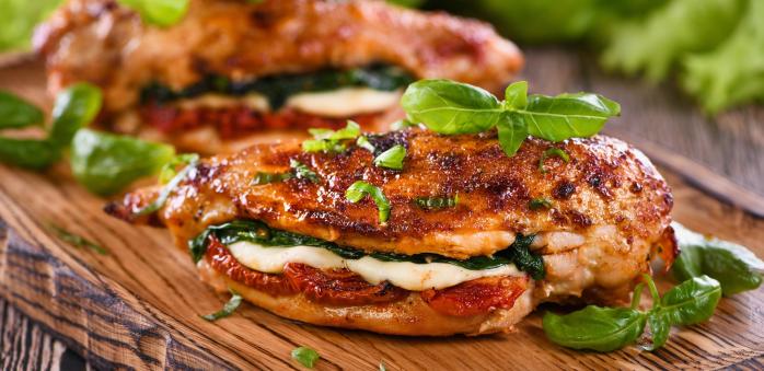 Kuřecí prso nemusíš plnit jenom šunku a eidamem.