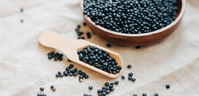 Černá čočka beluga se jen tak nerozvaří a nemusíš ji ani namáčet předem.