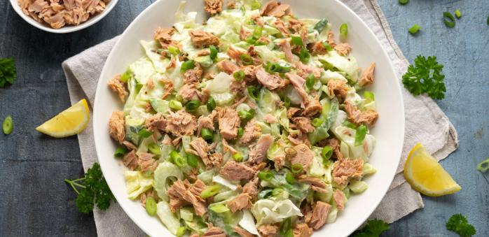 Rybí salát je skvělý způsob, jak si pravidelně naservírovat rybu.