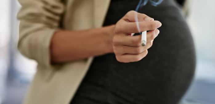 Kouření k těhotenství opravdu nepatří.