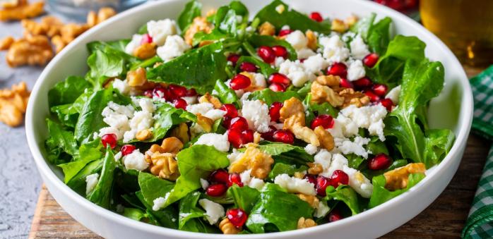 Granátové jablko rozzáří každý salát.