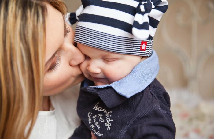 To, že jsi matka, by se nemělo podepsat na tvé inteligenci. To, že jsi matka, by se nemělo podepsat na tvé inteligenci.