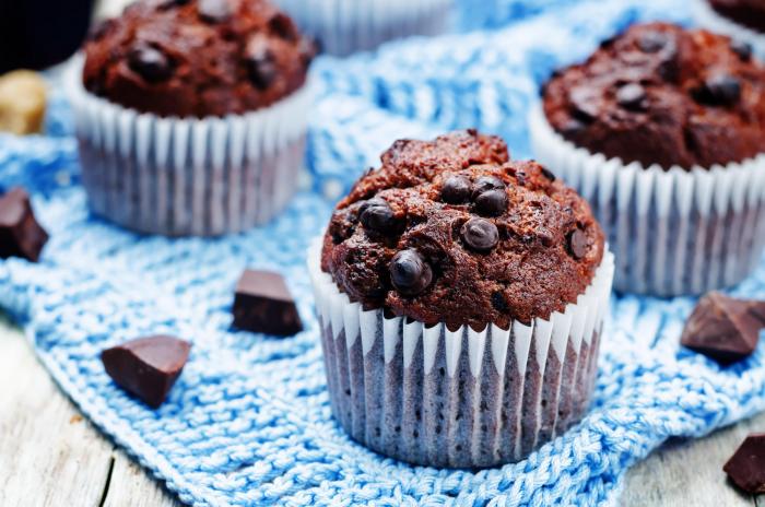 Čokoládové muffiny jsou oblíbené. Můžeš v nich nakombinovat i víc druhů čokolády.