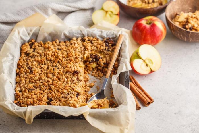 Jablečný crumble je takový koláč bez těsta. Jablečný crumble je takový koláč bez těsta.