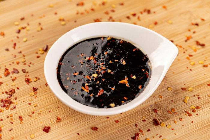 Slaná a sladká omáčka, po které se svět může utlouct? To je teriyaki. Slaná a sladká omáčka, po které se svět může utlouct? To je teriyaki.
