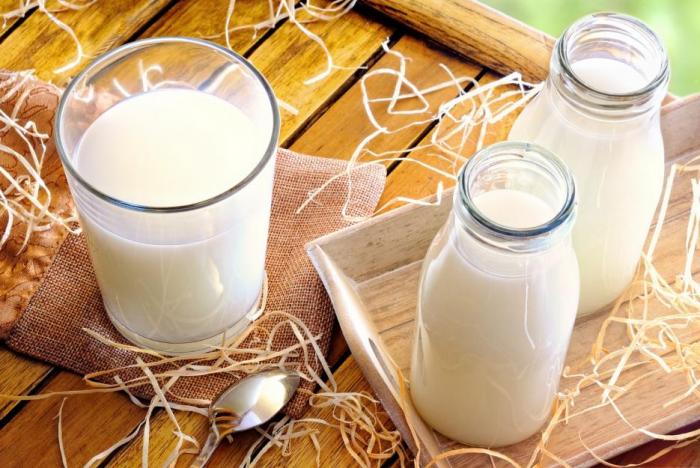 Mléko a mléčné výrobky při kocovině pomáhají.