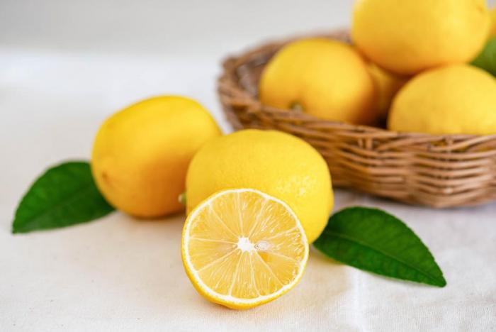 V citrónech sice vitamín C najdeš, ale v porovnání s jinými zdroji ho moc není.