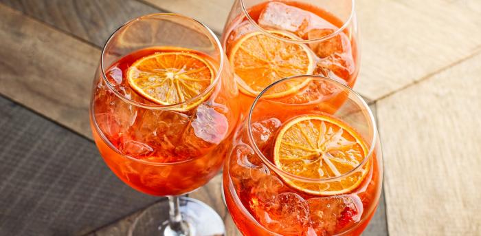 Aperol Spritz si snadno namícháš doma.