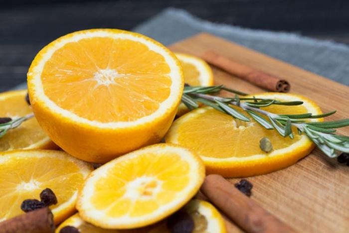 Předávkování vitamínem C není časté, ale projevuje se třeba průjmem.