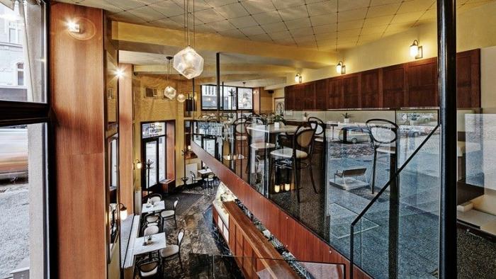 K dalším oblíbeným cukrárnám patří Cosmopolis Cafe.