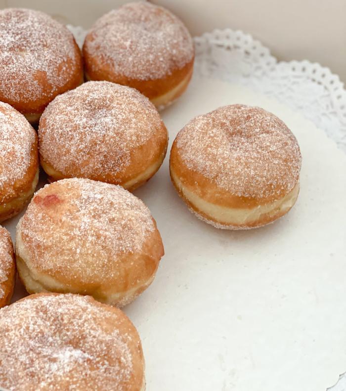 Jednou za čas si zahřešit můžeš, zkus to třeba s koblížky. Jednou za čas si zahřešit můžeš, zkus to třeba s koblížky.