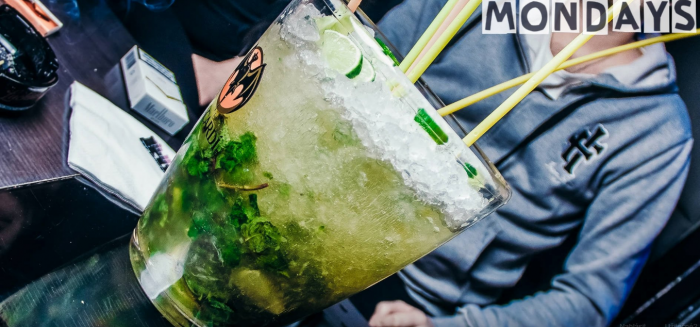 KU Bar Lounge je super k relaxaci i zběsilé noční jízdě.
