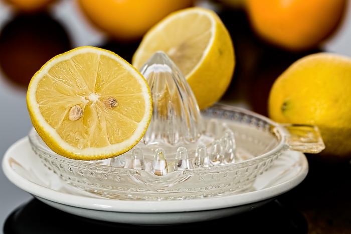 Vitamín C je při boji proti virózám důležitý.