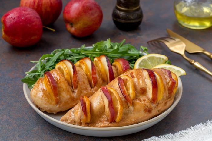 Kuřecí maso má tendenci se vysoušet. Touhle náplní tomu jistojistě zamezíš.