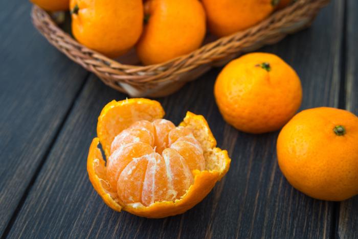 Doplň česnekovou pomazánku oříškem nebo mandarinkou a nech se unést kombinací chutí!