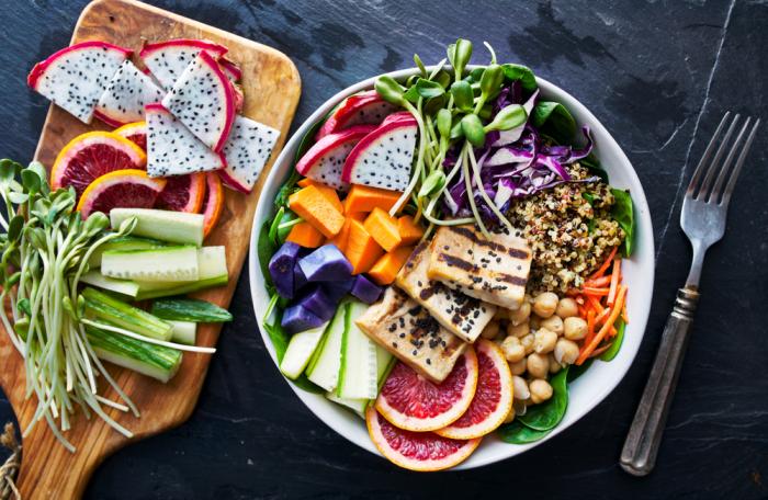 Buddha Bowl je jednoduché a vyvážené jídlo.