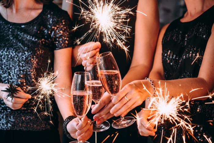 Neodmítej pozvání na party. S knížkou můžeš sedět doma po celý rok.