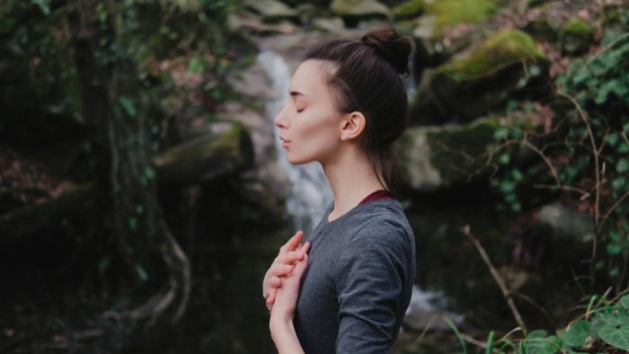 Mindfulness se zaměřuje na žití v přítomném okamžiku.