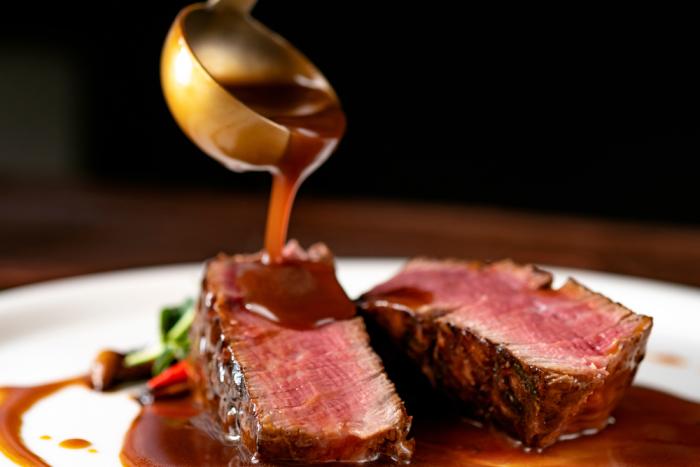 Demi-glace má svůj původ v 19. století ve Francii.