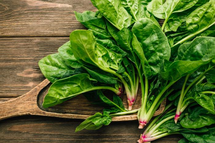 Vitamín K načerpáš třeba z brokolice, špenátu nebo pistácií.
