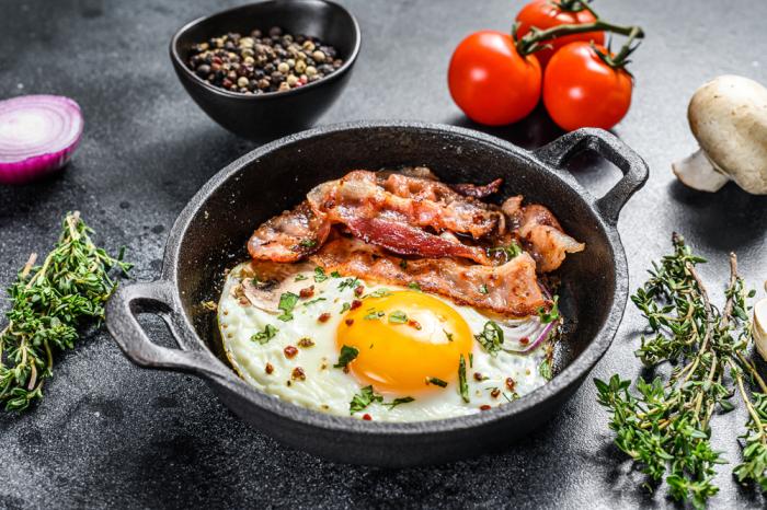 Ketogenní dieta doporučuje jen málo živočišných a víc rostlinných tuků.