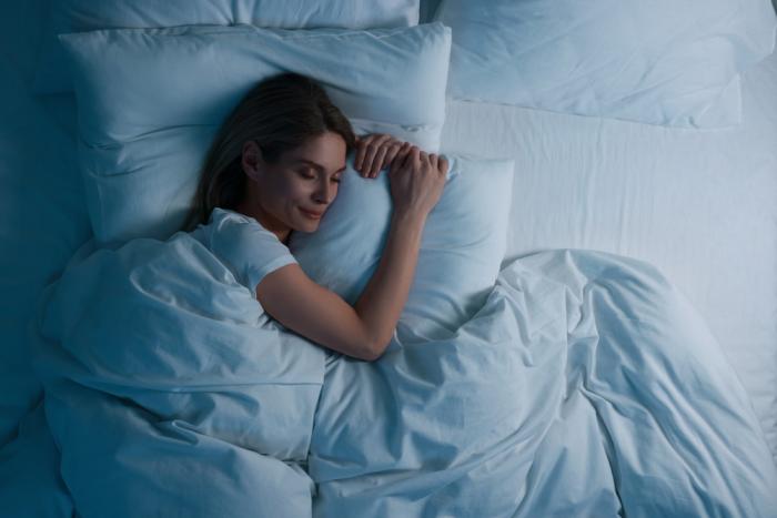 Melatonin má na spánek vliv, ale důležitá je i spánková hygiena.