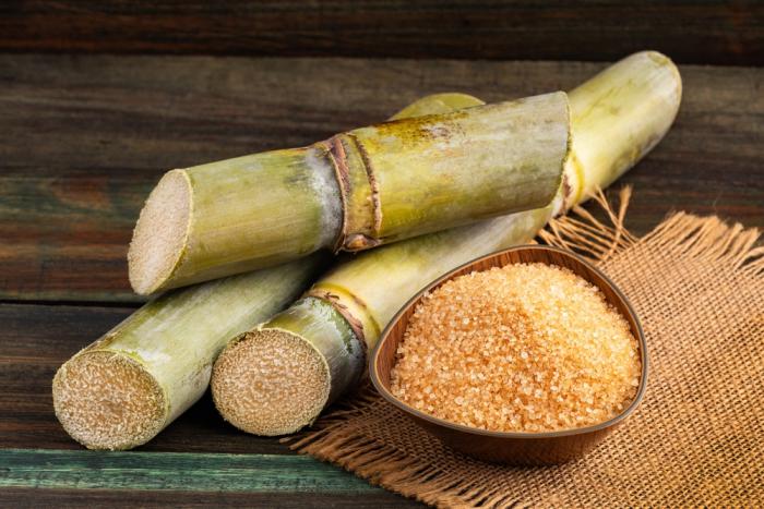 Ne všechen hnědý cukr je hned třtinový.