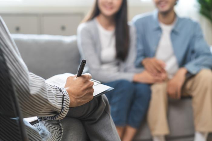 Párová terapie nemusí přijít na řadu až ve chvíli, kdy jste jednou nohou na odchodu. Párová terapie nemusí přijít na řadu až ve chvíli, kdy jste jednou nohou na odchodu.