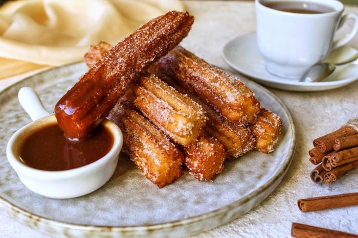 Čokoláda nebo karamel povýší churros na dokonalé blaho. Čokoláda nebo karamel povýší churros na dokonalé blaho.