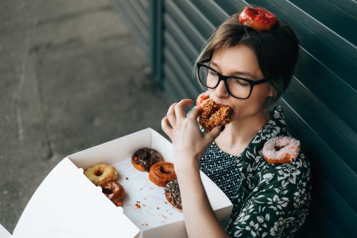 Food noise často souvisí s emočním přejídáním. Food noise často souvisí s emočním přejídáním.
