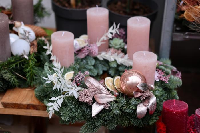 Adventní věnec nemusí být podle tradic. Vyrob si takový, jaký se bude líbit tobě.