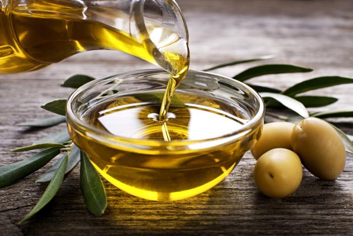 Olivový olej je tělu nesmírně prospěšný.